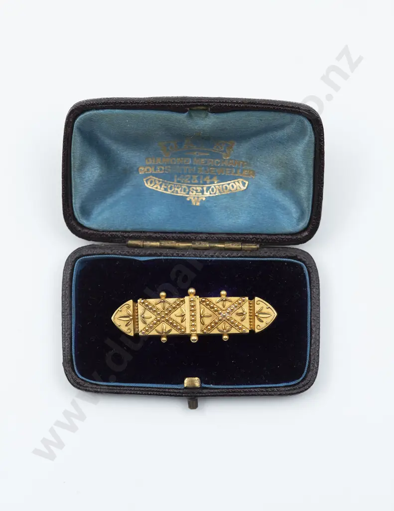 NZ Historical 15ct Etruscan Pattern Bar Brooch Image 1++