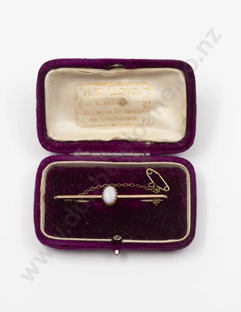 Edwardian 9ct Single Opal Bar Brooch Image 1++