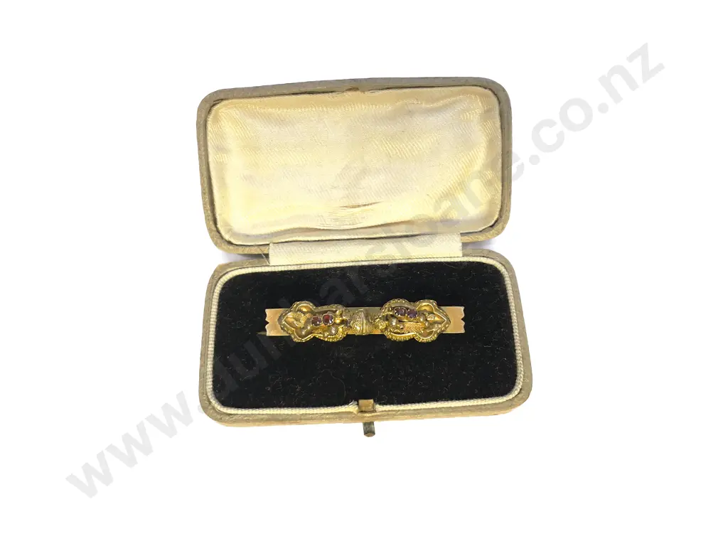 NZ Colonial Cased 9ct Bar Brooch Image 1++