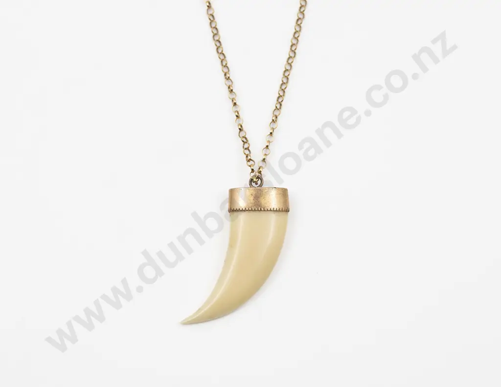 Colonial 18ct Mounted Claw Pendant Image 1++