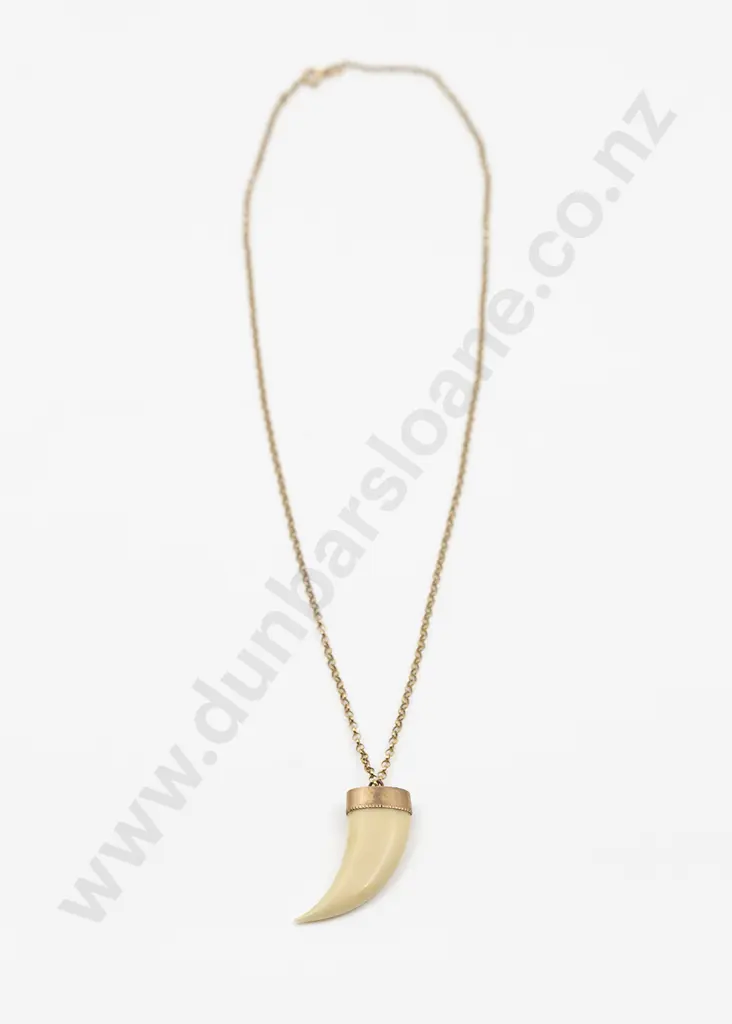 Colonial 18ct Mounted Claw Pendant Image 1++