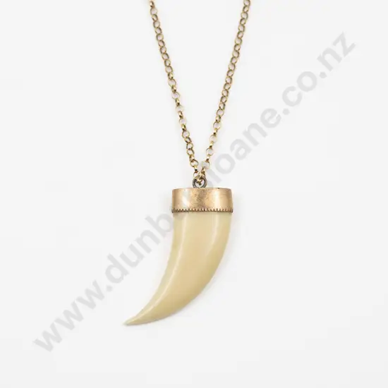 Colonial 18ct Mounted Claw Pendant