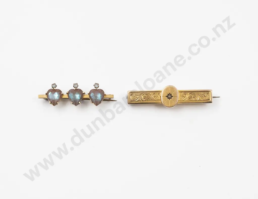 Two NZ 9ct Gold Brooches Image 1++