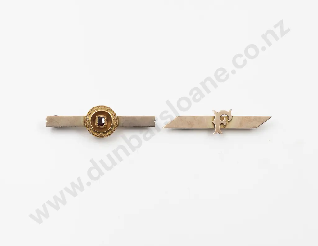 Two NZ 9ct Bar Brooches Image 1++