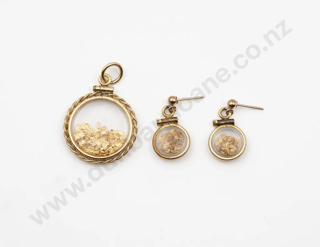 NZ Gold Plated Circular Locket and Earrings Image 1++