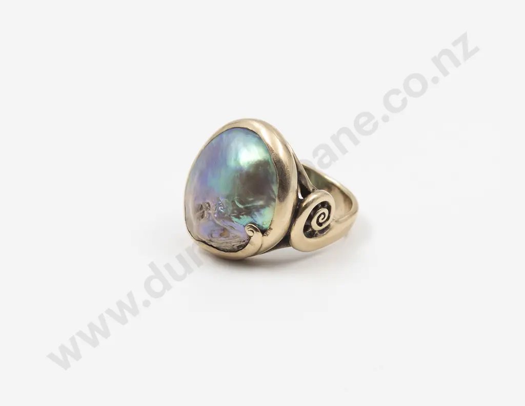 NZ Modern 9ct Single Paua Pearl Ring Image 1++
