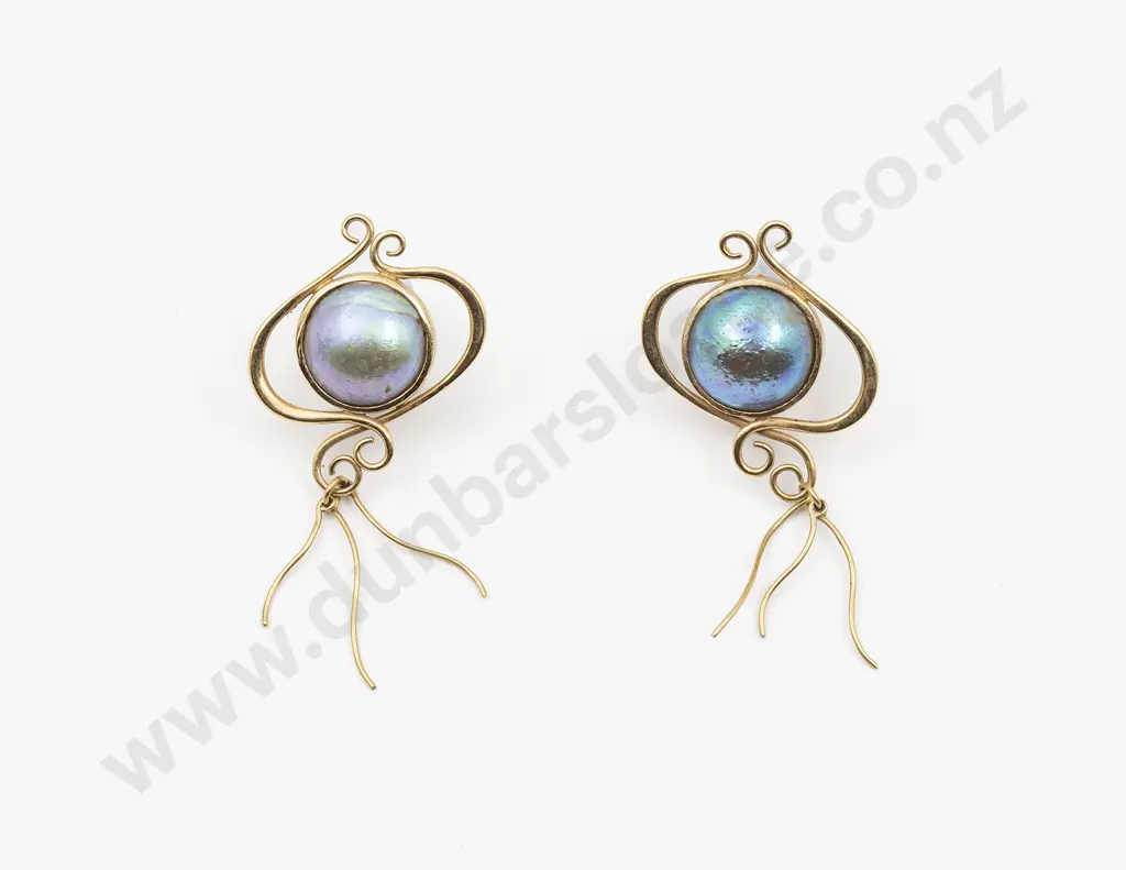 NZ Modern Pair 18ct Single Paua Earrings Image 1++
