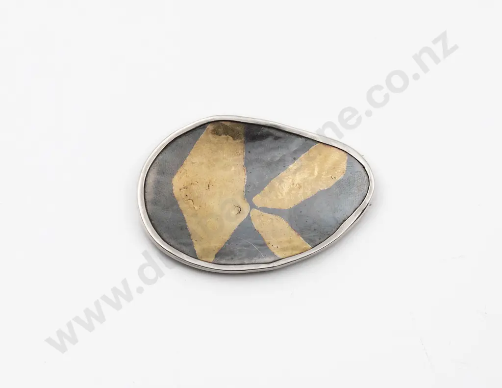 NZ C1990s Silver and 24ct Niello Brooch By Mark Forsey Image 1++