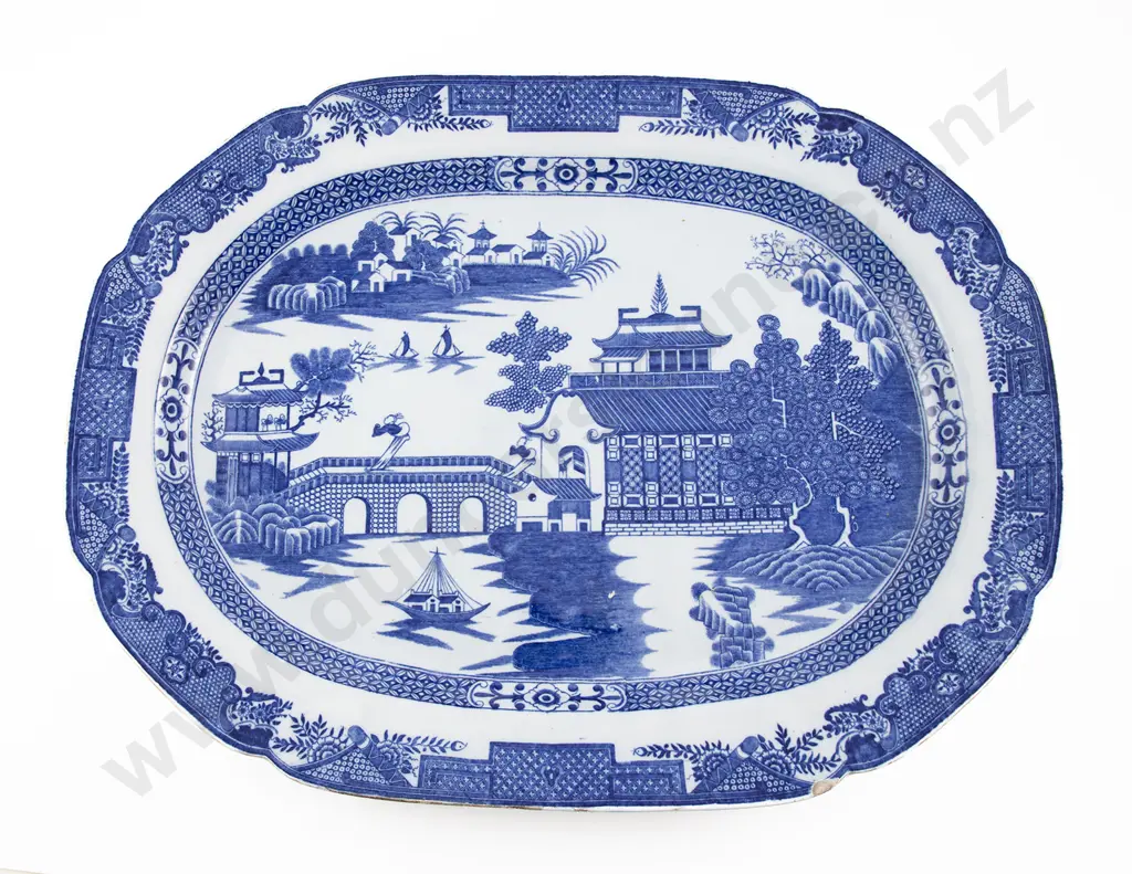 Large Victorian B&W Willow Pattern Type Ashet Image 1++