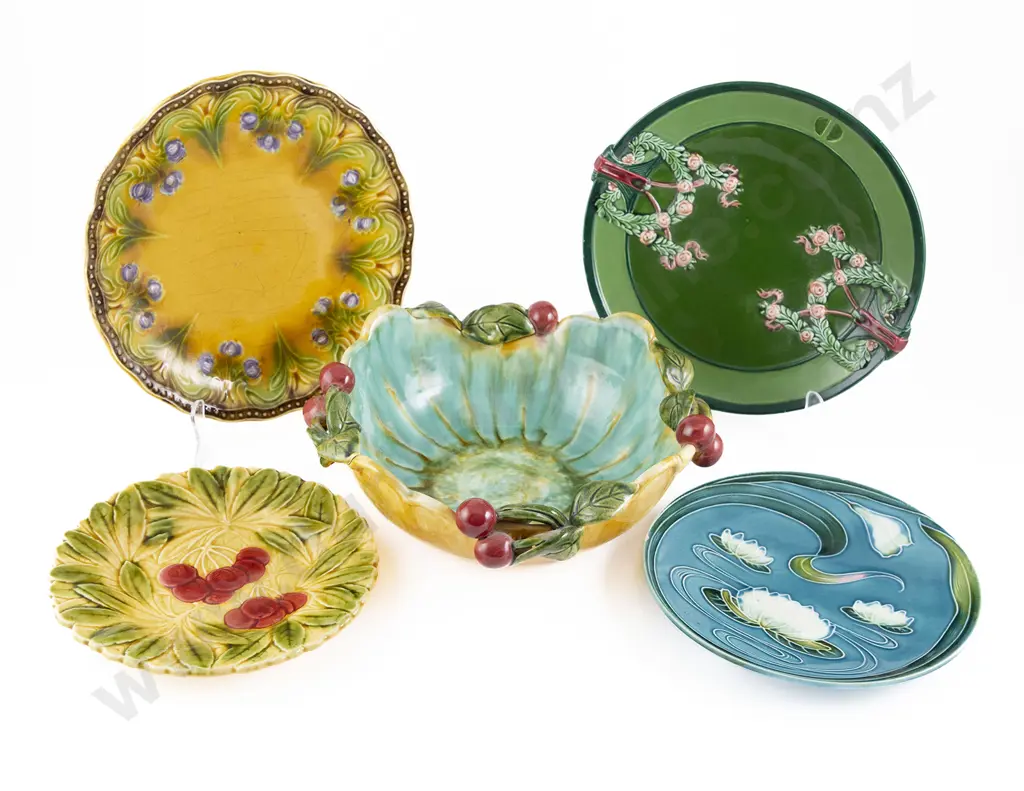 Early C20th European Majolica Four Plates and Fruit Bowl Image 1++