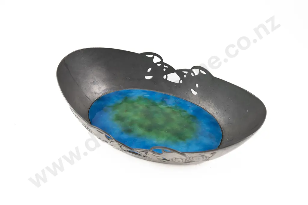 English Tudric Pewter Table Dish Image 1++