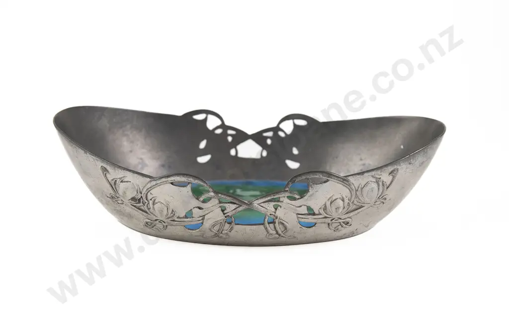 English Tudric Pewter Table Dish Image 1++