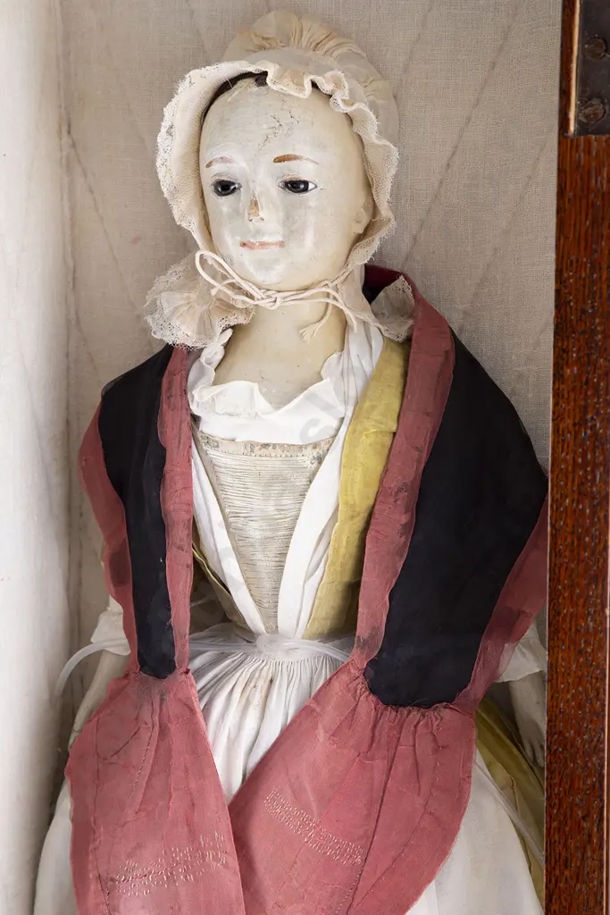 C18th 'Queen Anne' Wooden Doll Image 1++