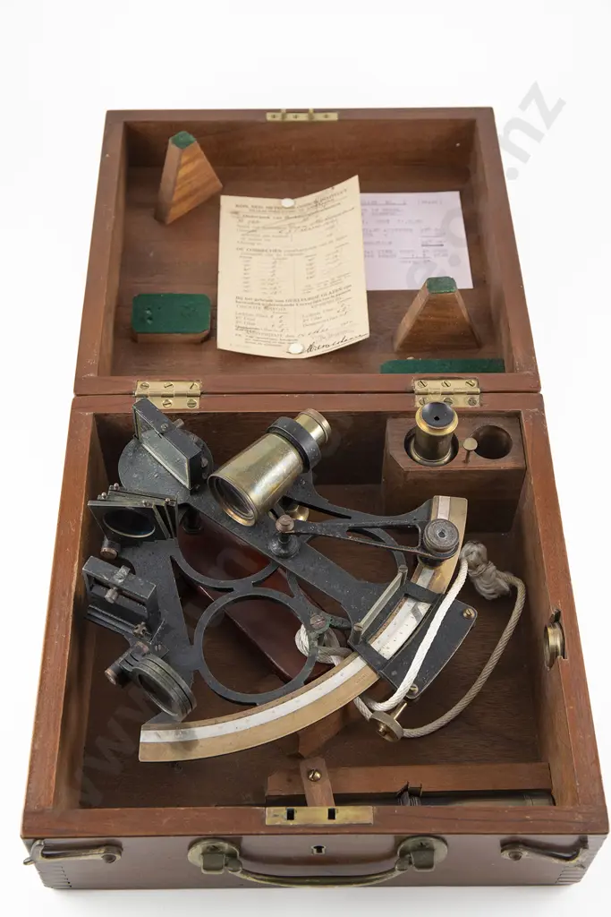 Mahogany Cased Sextant By L J Harri Amsterdam Image 1++