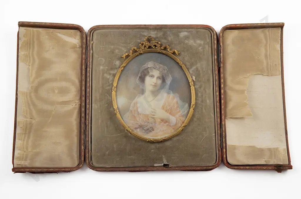 Late Vict Miniature Oval Portrait Of A Lady Image 1++