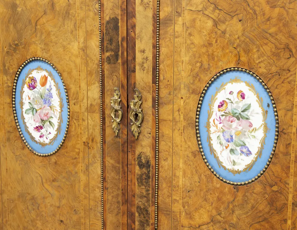 A Fine C19th Burr Walnut Amboyna Parquetry & Ormolu Credenza Image 1++