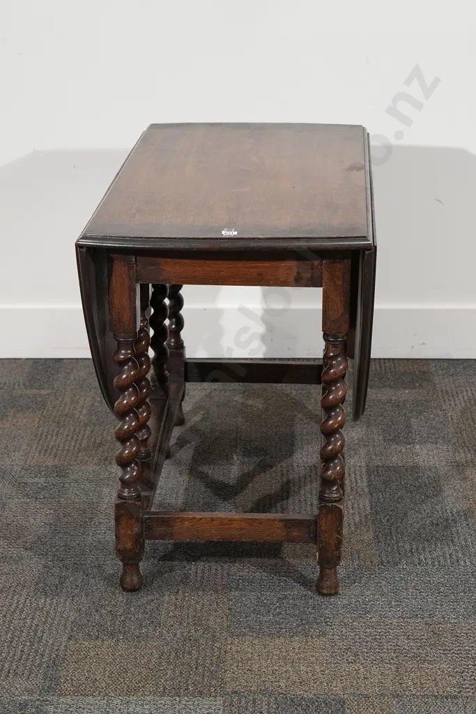 18th Century Style Oak Oval Drop Leaf Dining Table Image 1++