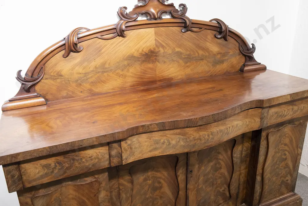 Vict Mahogany Serpentine 4 Door Sideboard Image 1++