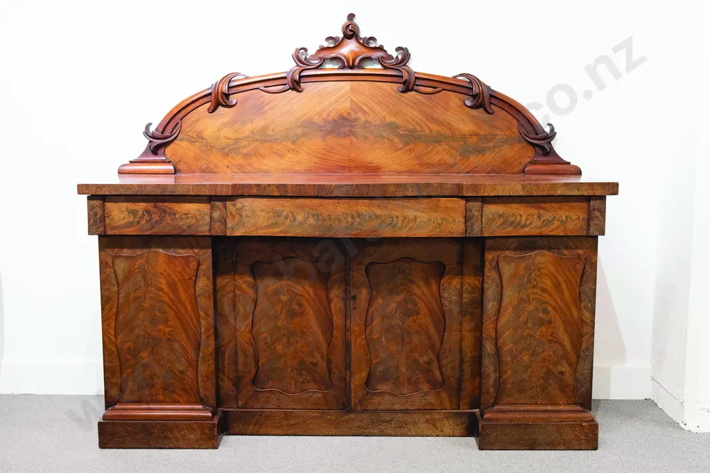 Vict Mahogany Serpentine 4 Door Sideboard Image 1++