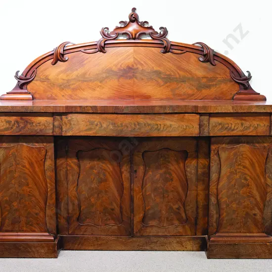 Vict Mahogany Serpentine 4 Door Sideboard