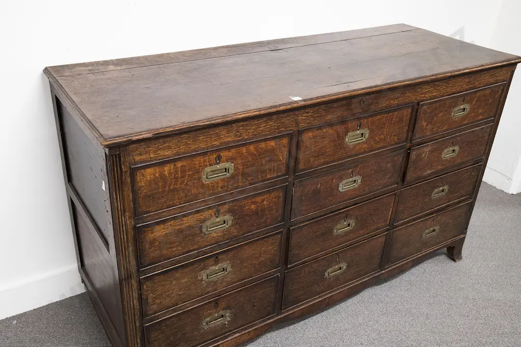 A Large Geo III Oak & Crossbanded Mule Chest Image 1++