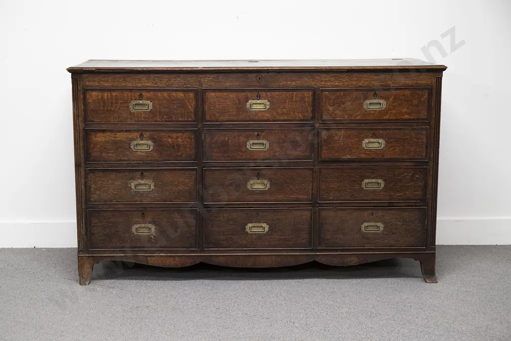 A Large Geo III Oak & Crossbanded Mule Chest Image 1++