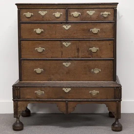 Wm & Mary Oak Chest On Stand