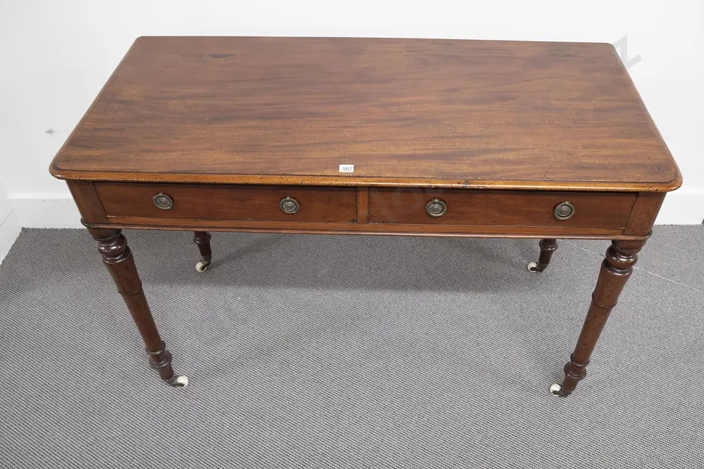 An Elegant C19th Mahogany Writing Table Image 1++