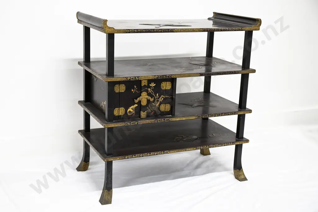 Fine Japanese Edo Period Lacquer Kazaridana (Display Cabinet) Image 1++