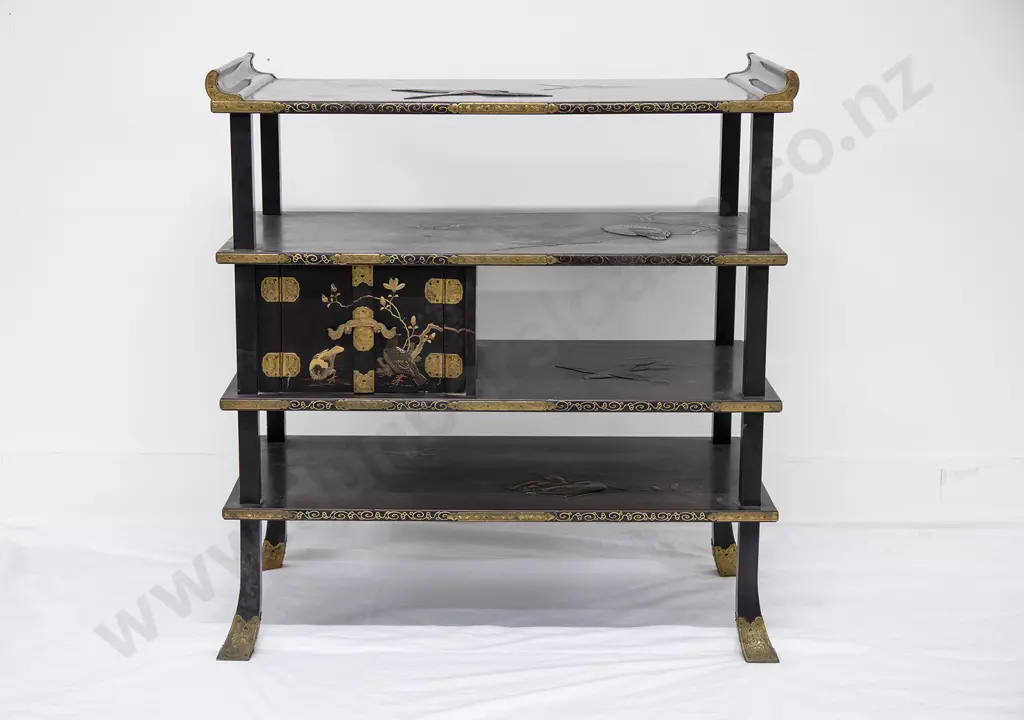 Fine Japanese Edo Period Lacquer Kazaridana (Display Cabinet) Image 1++