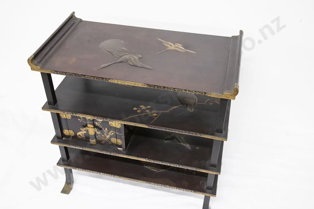 Fine Japanese Edo Period Lacquer Kazaridana (Display Cabinet) Image 1++