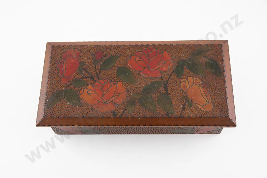 NZ Kauri Poker Work Folk Art Glove Box Image 1++