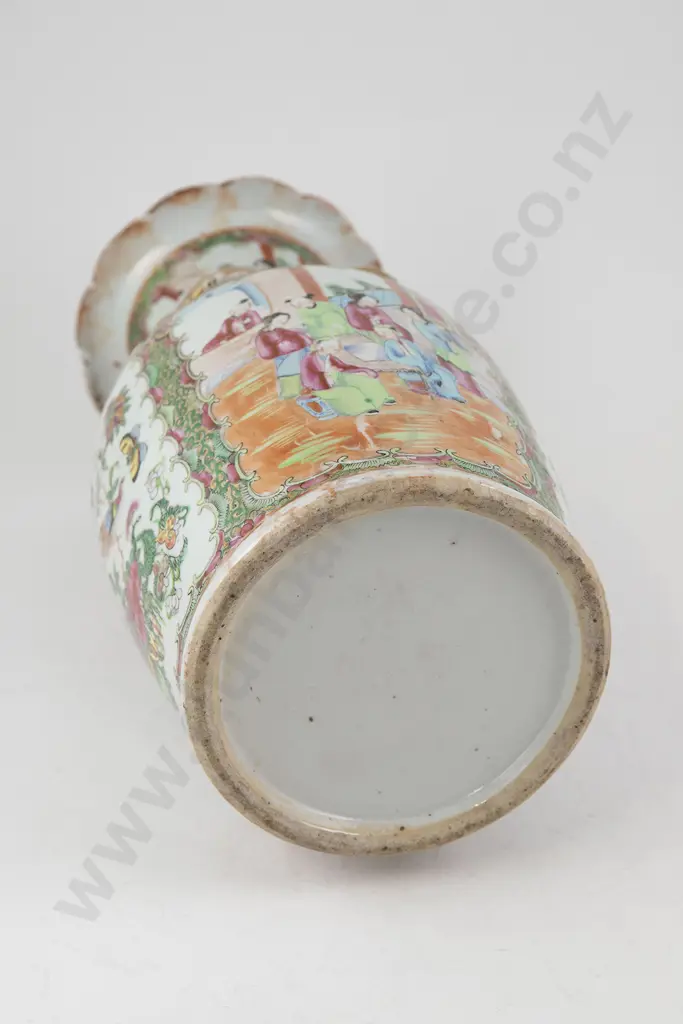 A Chinese 19th Century Qing Dynasty Canton Famille Rose Vase Image 1++