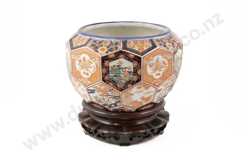 Japanese Meiji Period Imari Jardinière Image 1++