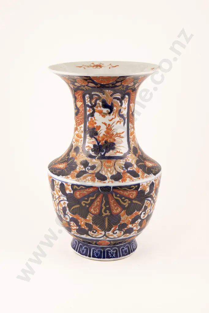 Japanese Meiji Period Imari Vase Image 1++