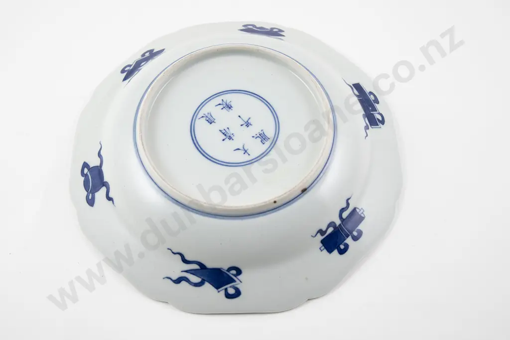 A Qing dynasty  Qianlong style Blue and White Celestial Dragon Dish Image 1++