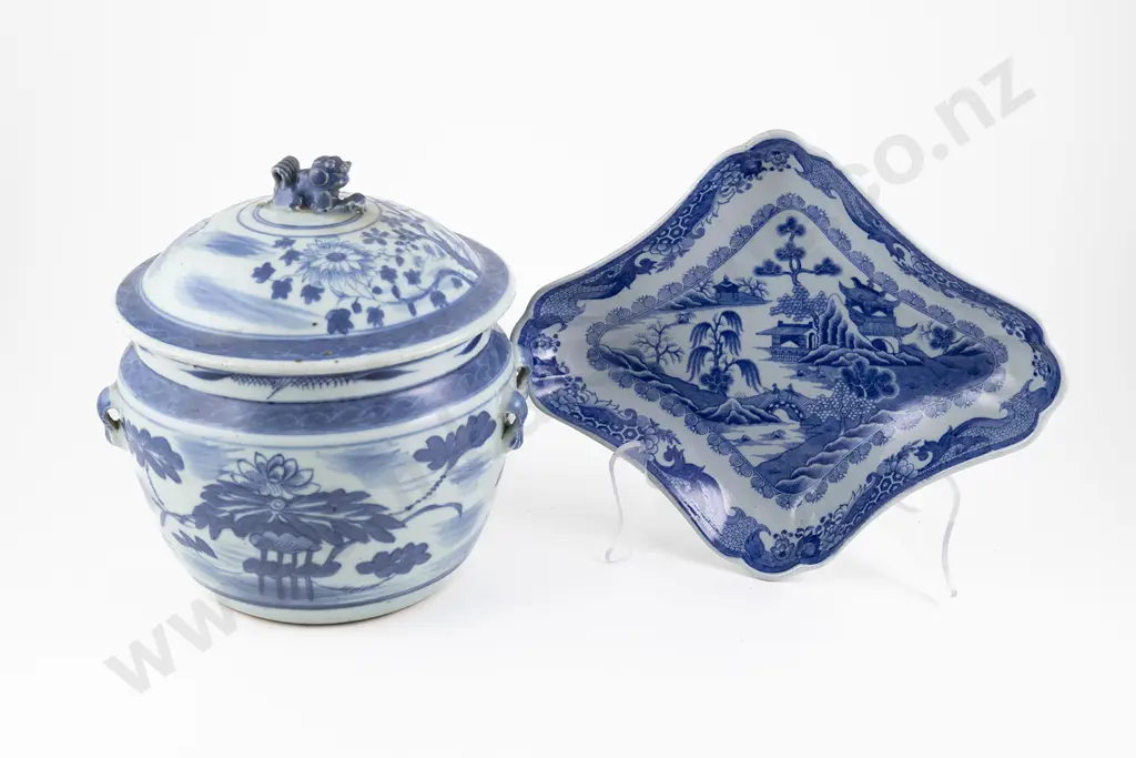 Chinese 19th Century Blue and White Potiche together with a Export Porcelain Dish Image 1++
