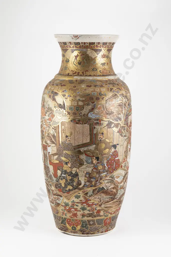 A large and Impressive Satsuma Meiji Period Floor Vase Image 1++