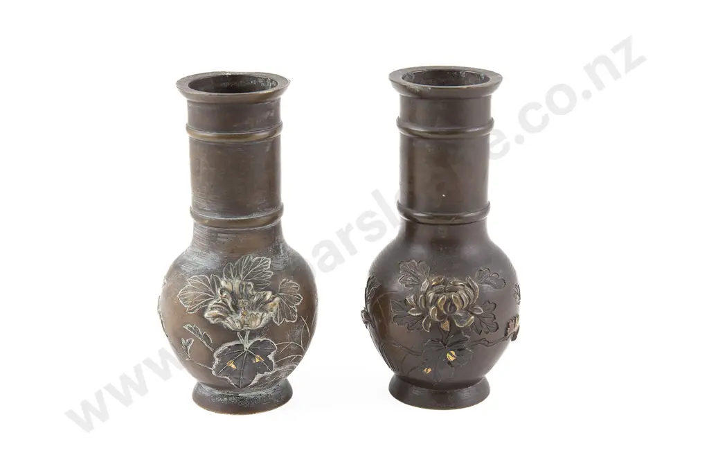 Pair of Japanese Meiji Period Bronze Shibayama Vases Image 1++