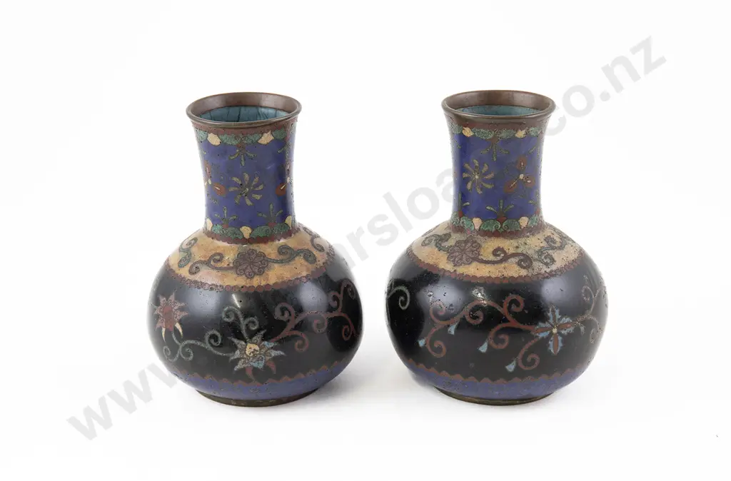 A Pair of Japanese Late Meiji period Cloisonne Vases Image 1++