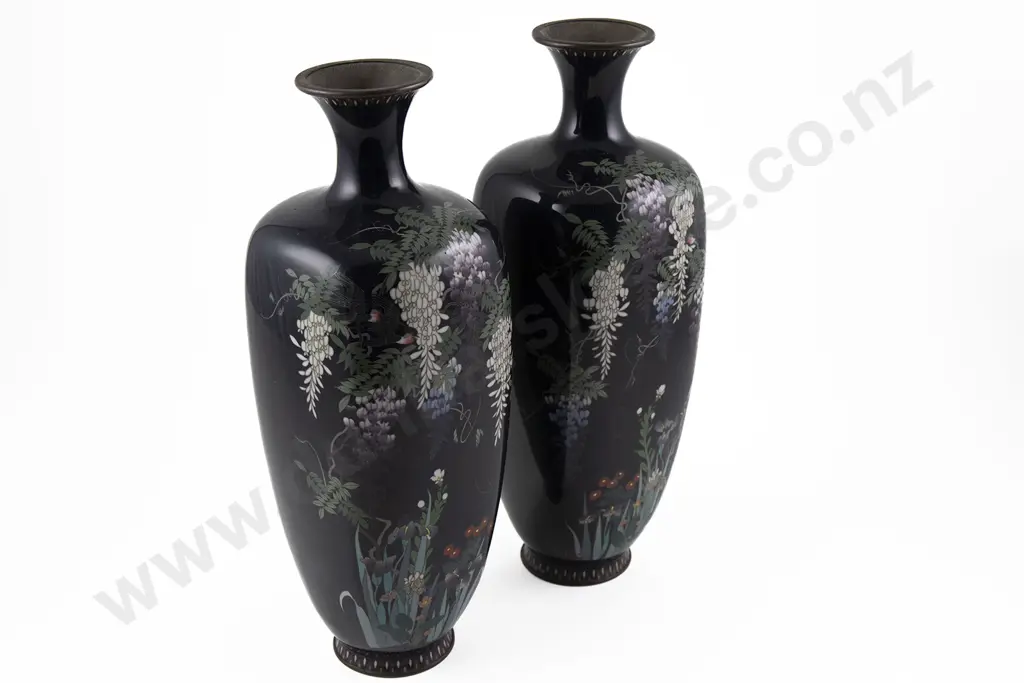 A pair of Japanese Meiji Period Cloisonne Vases Image 1++