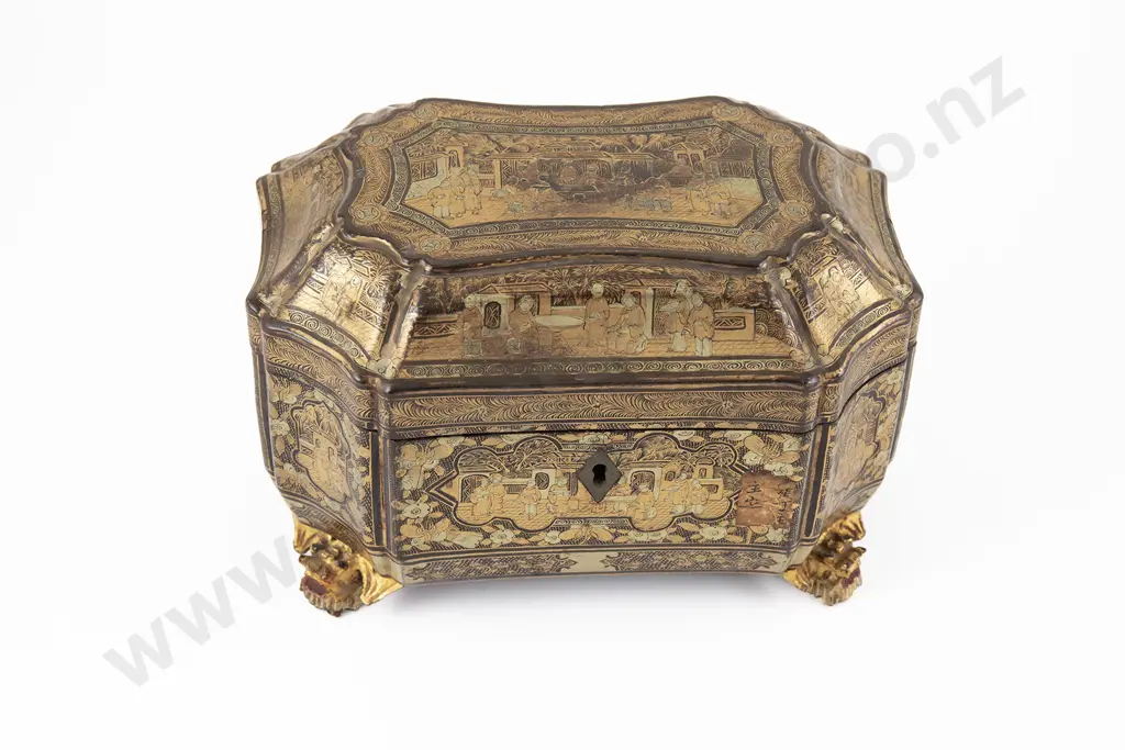A Chinese 19th Century Export Gilt and Lacquered Tea Caddy Image 1++