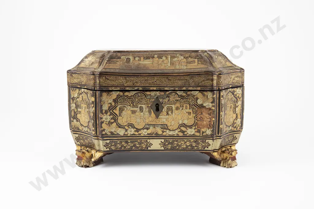 A Chinese 19th Century Export Gilt and Lacquered Tea Caddy Image 1++