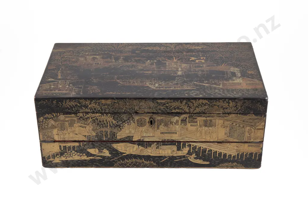 Chinese 19th Century Export Gilt and Lacquered Writing Box Image 1++