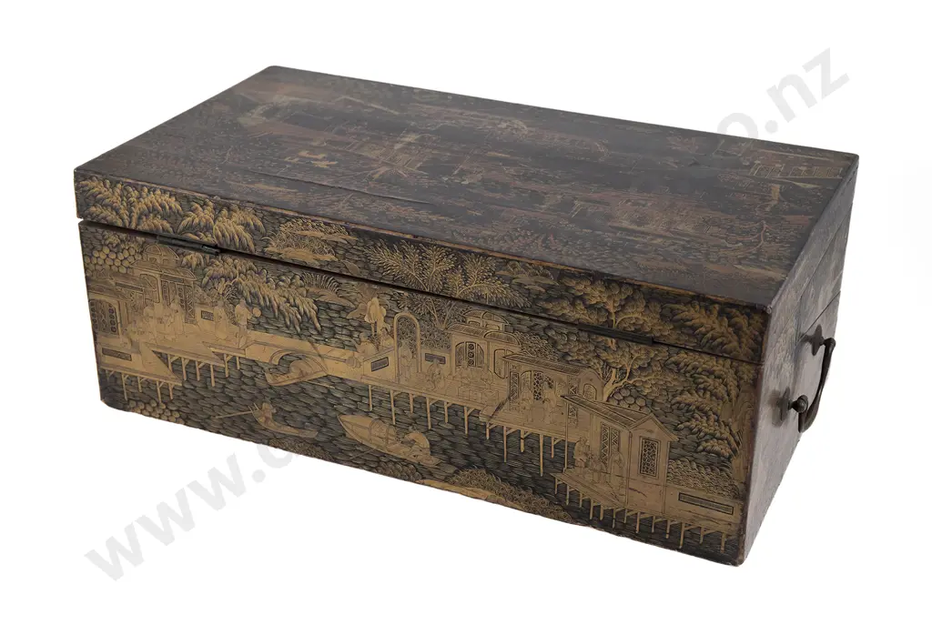 Chinese 19th Century Export Gilt and Lacquered Writing Box Image 1++