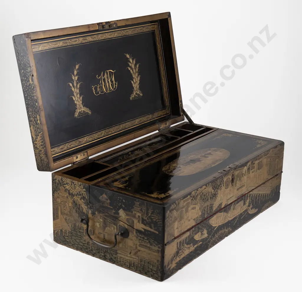 Chinese 19th Century Export Gilt and Lacquered Writing Box Image 1++