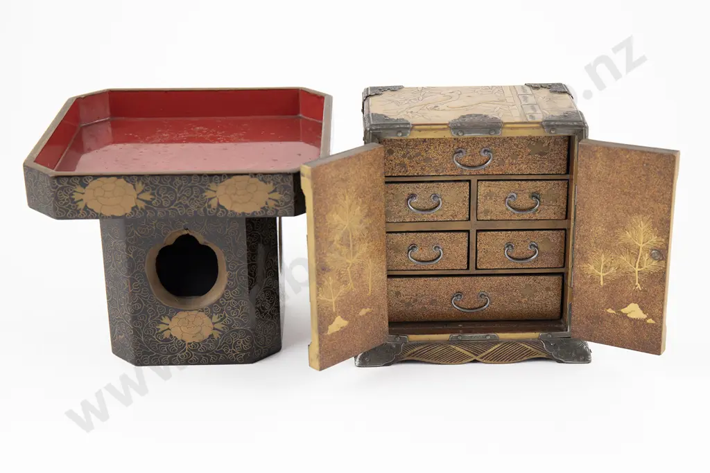 A Japanese Meiji Period Lacquer Jewellery Box and an Offering Stand Image 1++