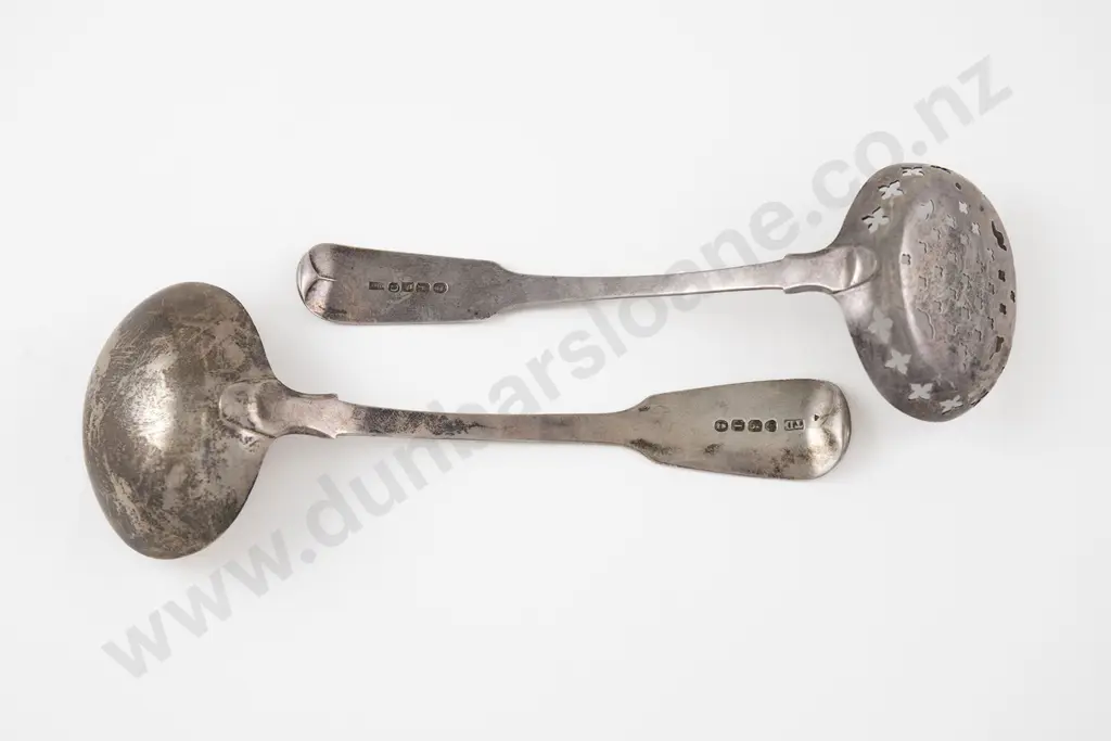 Geo III S/S Sifter Ladle Image 1++