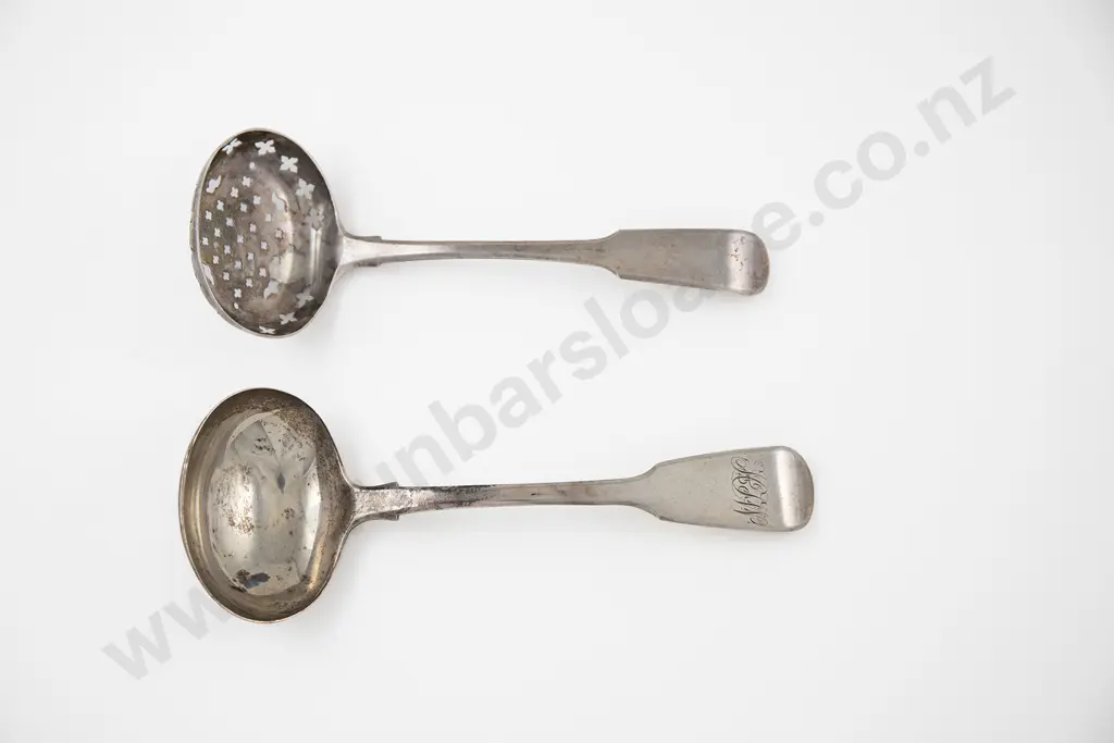 Geo III S/S Sifter Ladle Image 1++