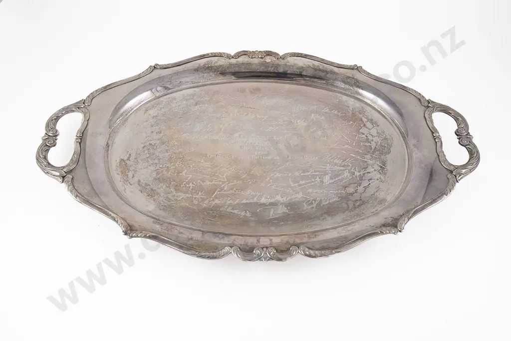 S/S Oval Two Handled Banquet Tray Image 1++